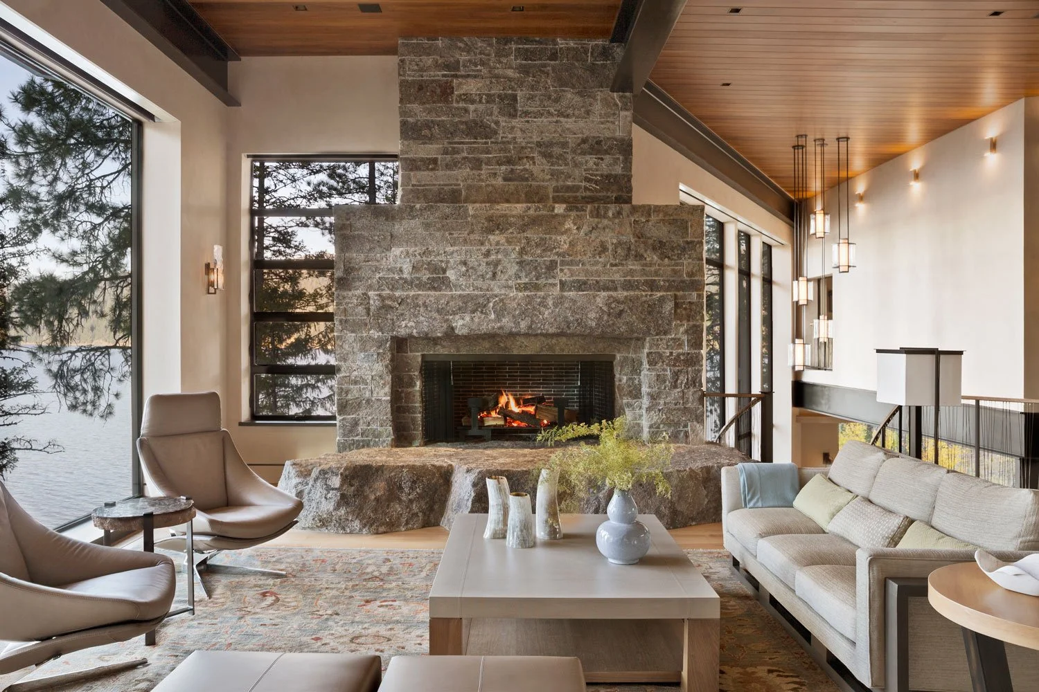 Lakehouse Nature Modern