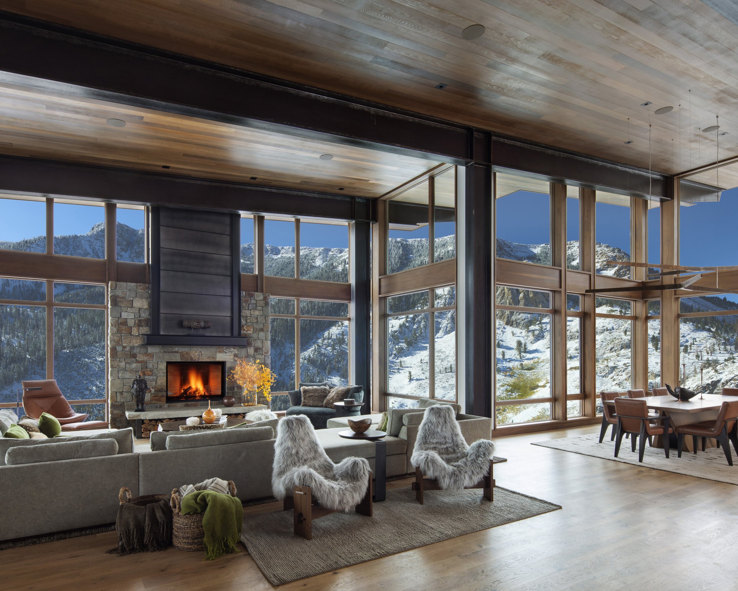 Spacious Mountain Modern Living and Dining Area in Mammoth Lakes, CA