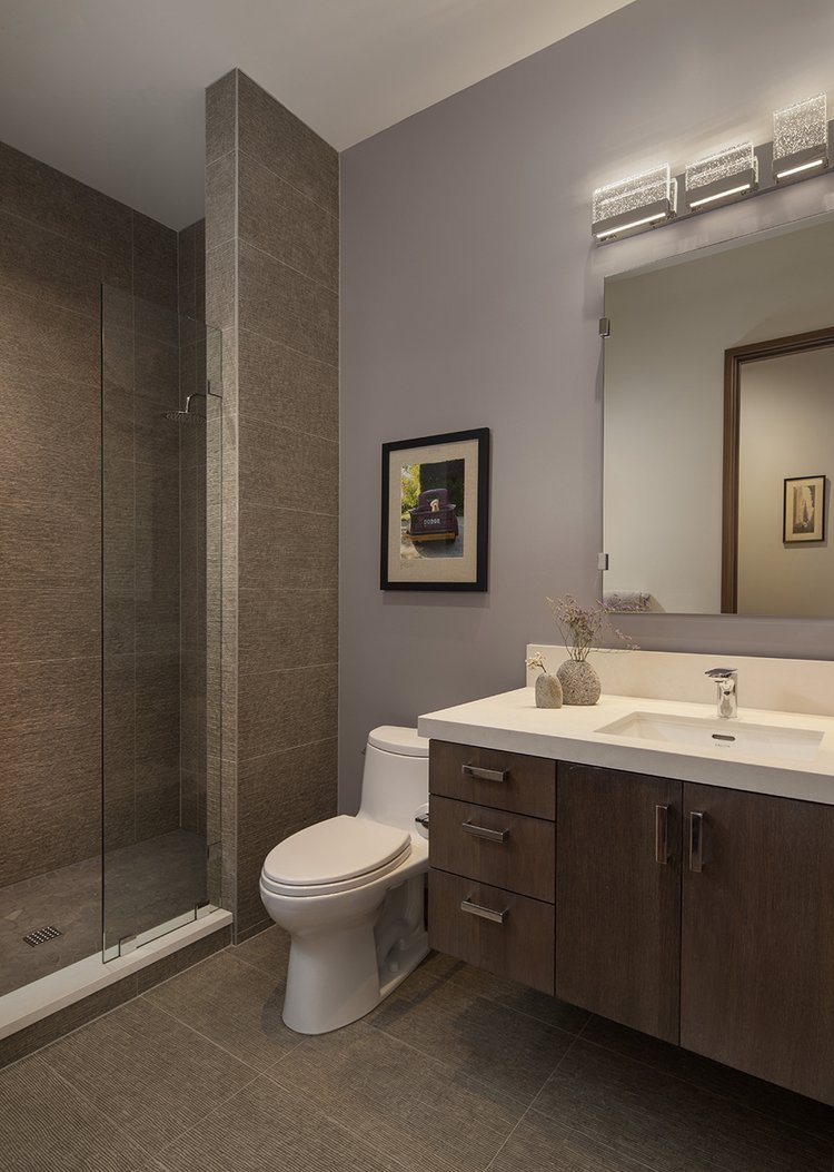 Contemporary Guest Bathroom in Mountain Home in Mammoth Lakes, CA