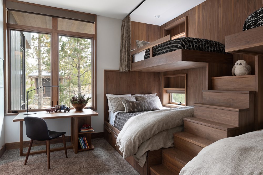 Modern Bunk Room with Study Area in Mountain Home in Mammoth Lakes, CA