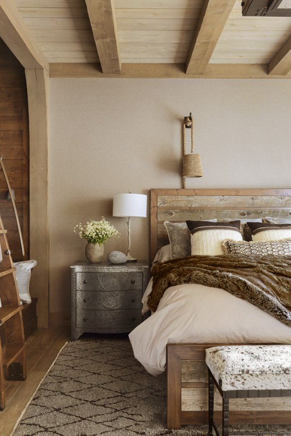 Rustic Cozy Bedroom in Mammoth Lakes, CA Ski Lodge