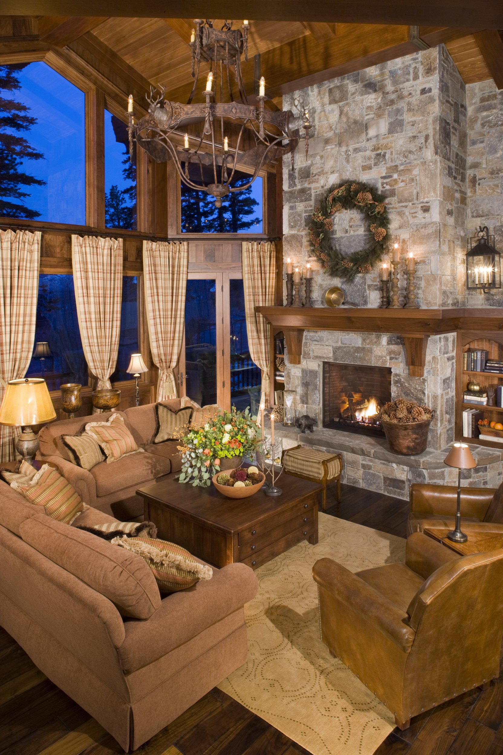 Rustic Living Room in Mammoth Lakes, Home