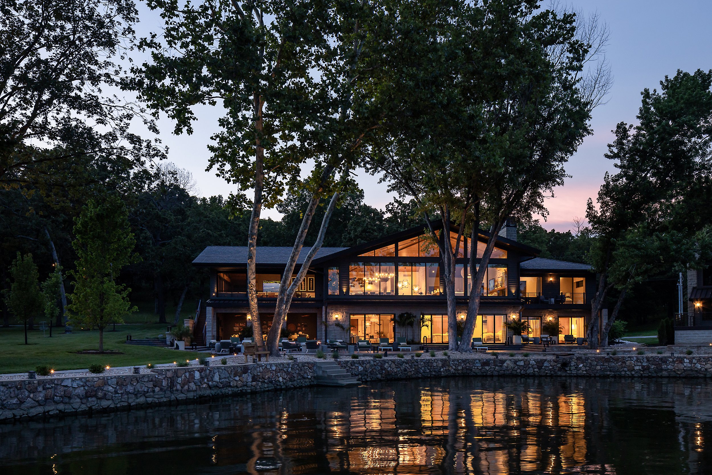 luxury-lakefront-home-ozarks.jpg