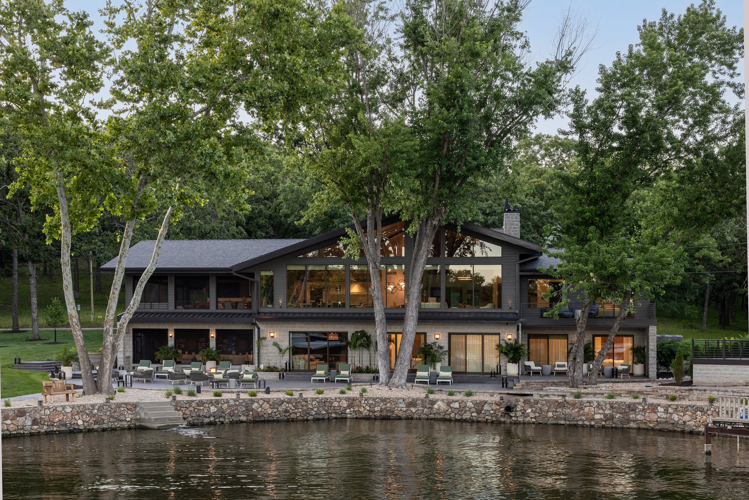 lakefront-luxury-home-spa-retreat-style.jpg