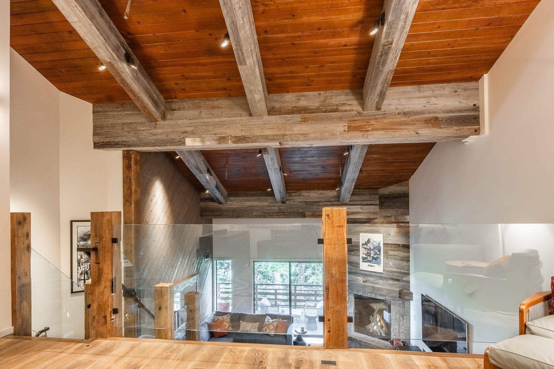 mammoth-lakes-exposed-beam-ceiling-glass-railing-the-bridges.JPG