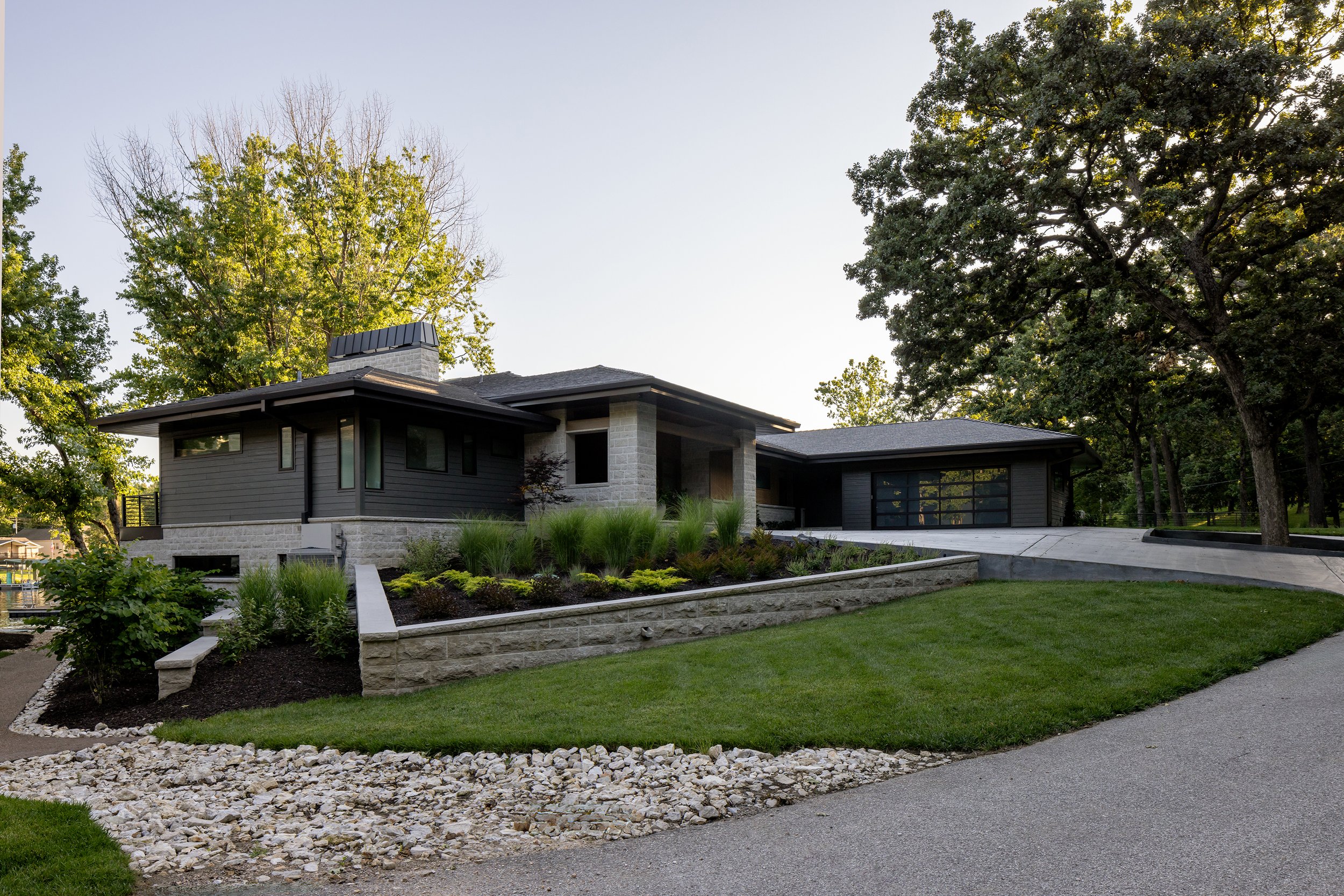 modern-lake-house-front-elevation-ozarks.jpg