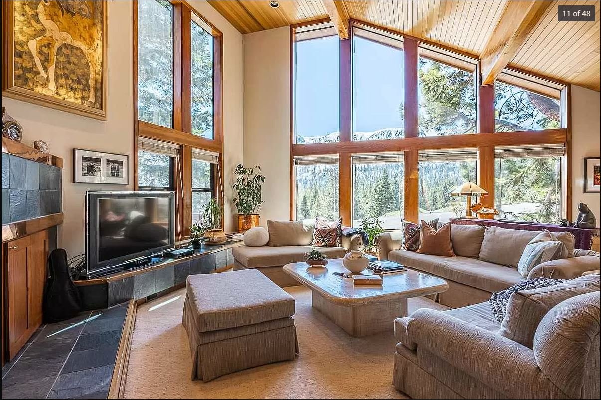 Living Room 1.JPG